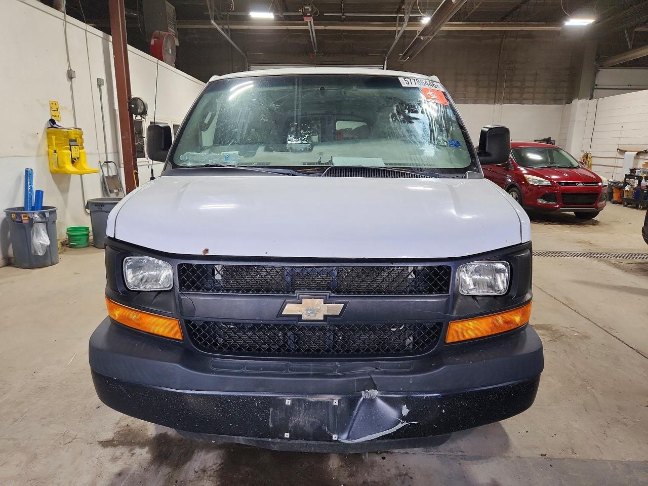 2016 Chevrolet 2500 Expre - zdjęcie 5