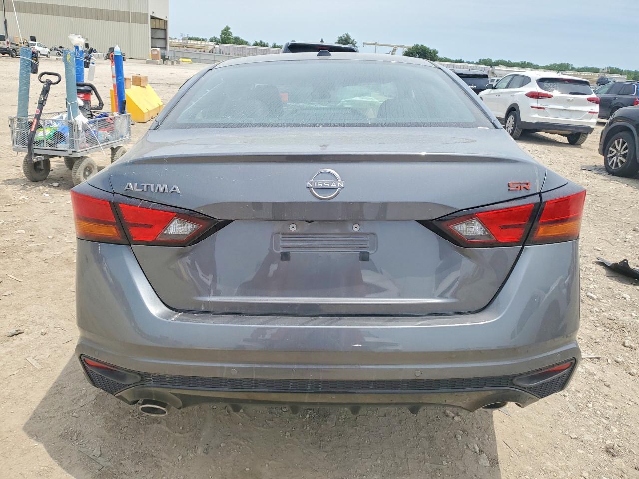 2026 Nissan Altima Sr - zdjęcie 6