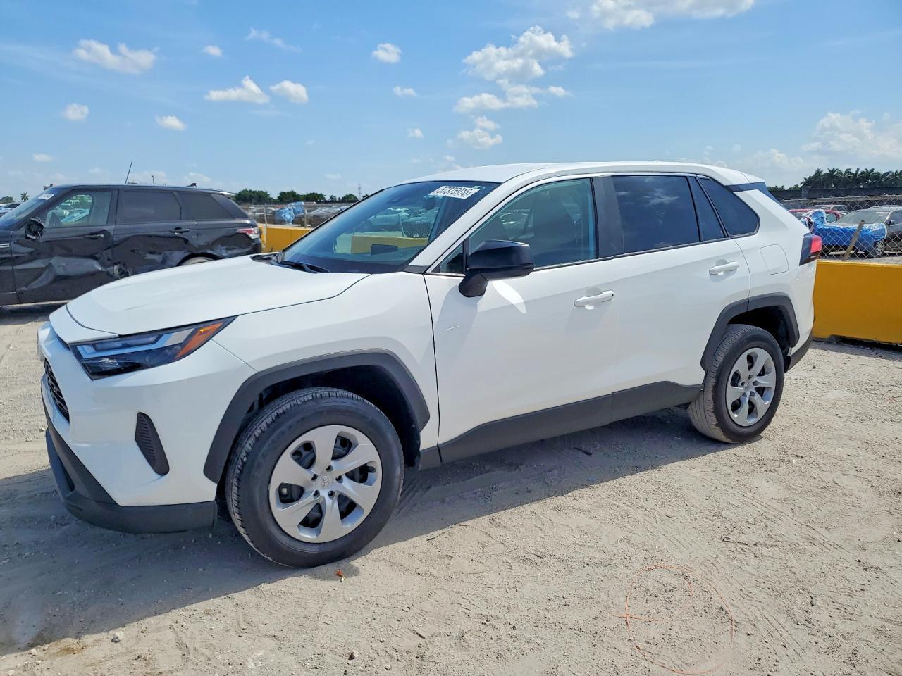 2025 Toyota Rav4 Le - zdjęcie główne