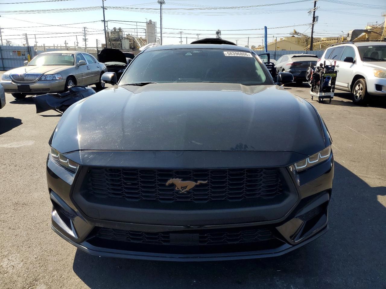 2024 Ford Mustang - zdjęcie 5