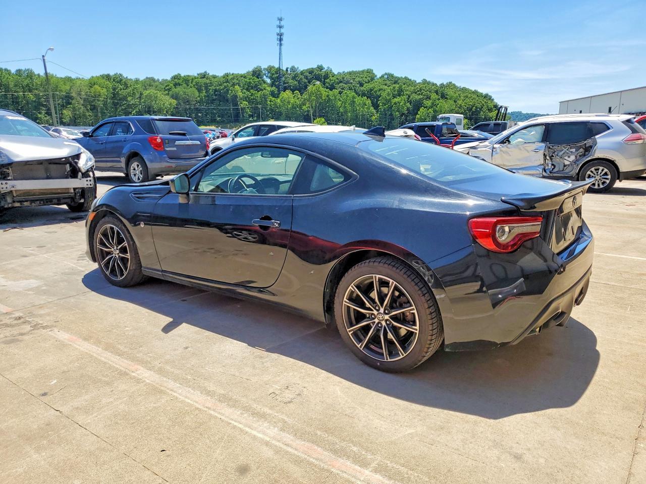 2020 Toyota 86 Base - zdjęcie 2