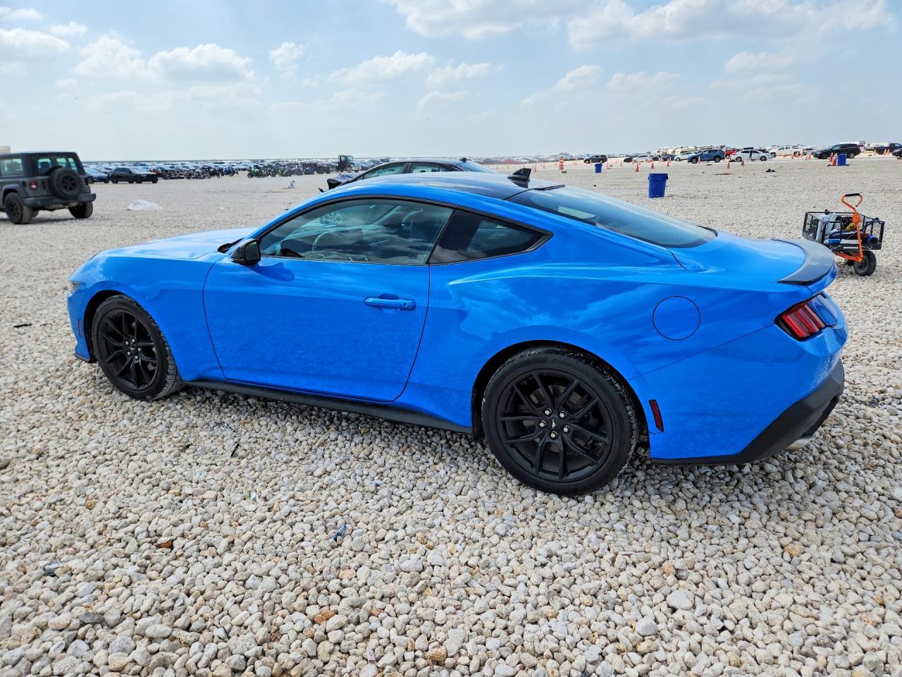2024 Ford Mustang - zdjęcie 2