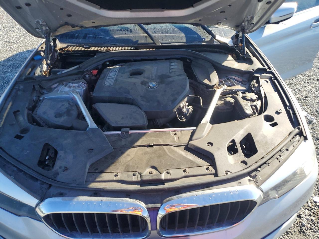 2019 BMW 530 Xi - zdjęcie 11