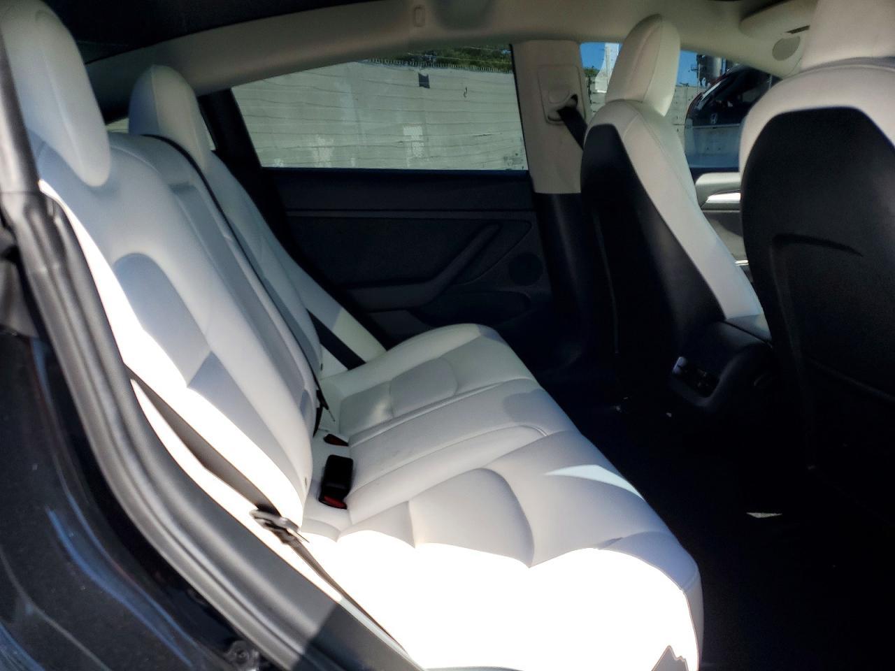 2022 Tesla Model 3 - zdjęcie 10