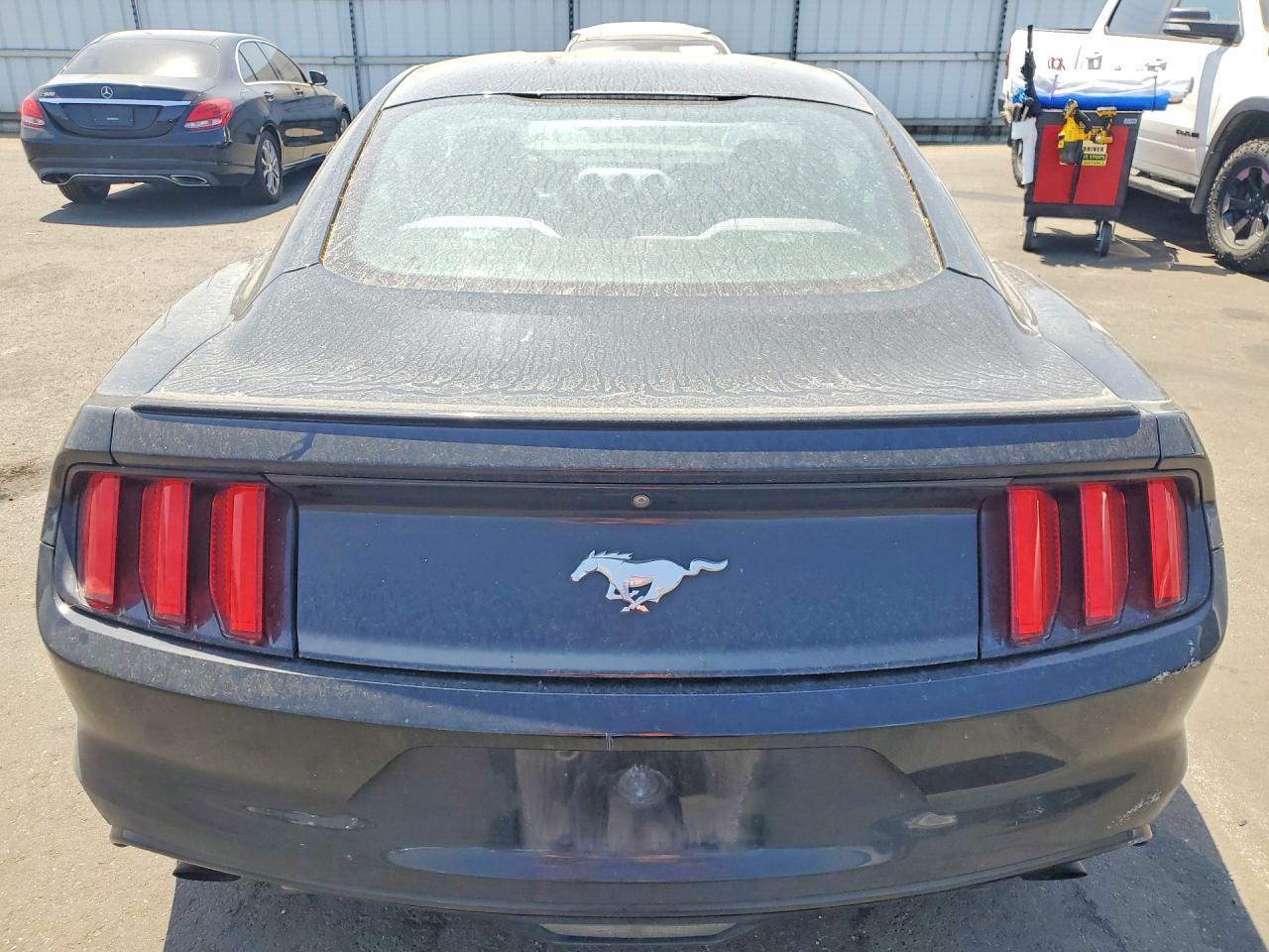 2017 Ford Mustang - zdjęcie 6