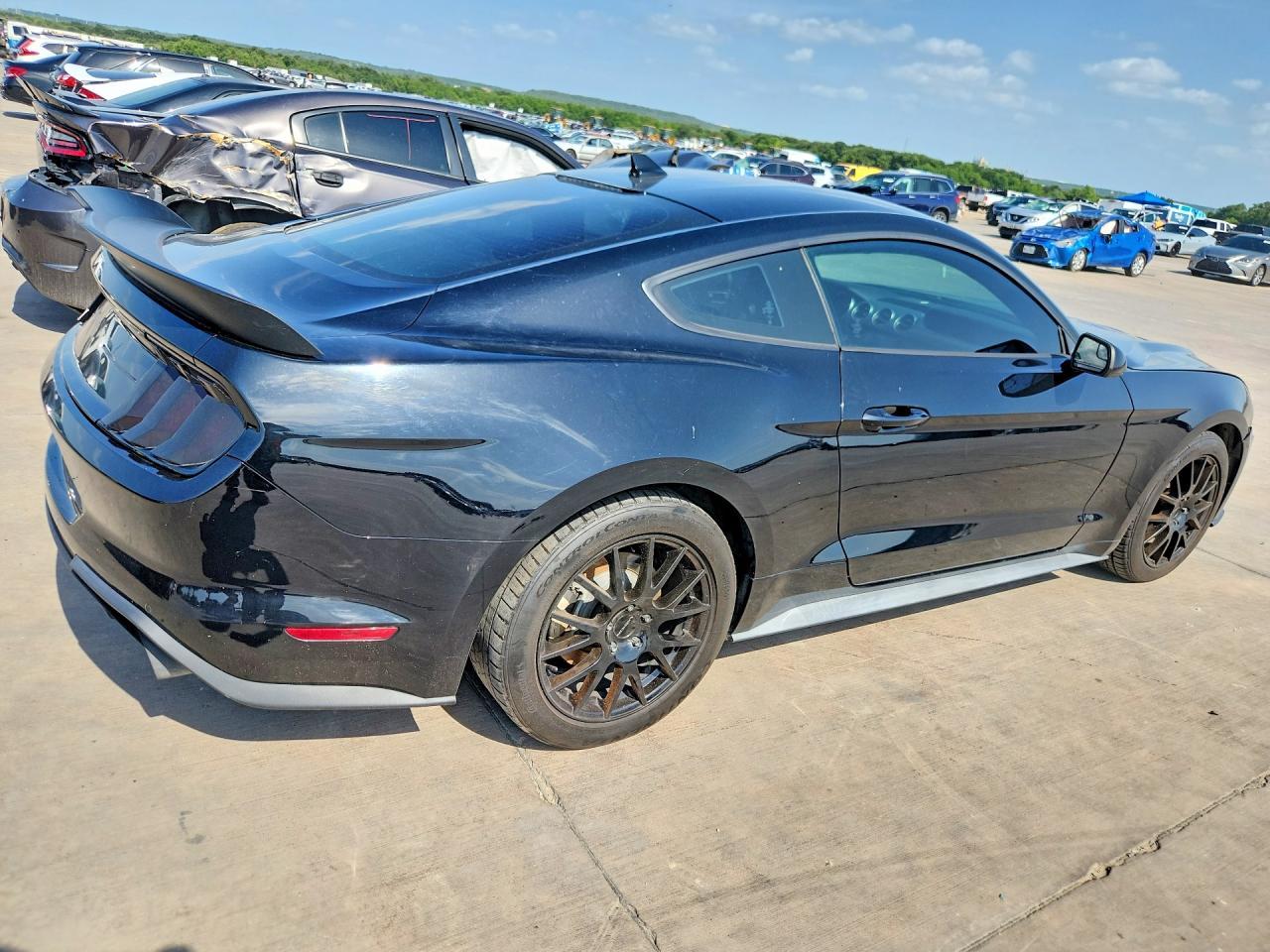 2020 Ford Mustang - zdjęcie 3