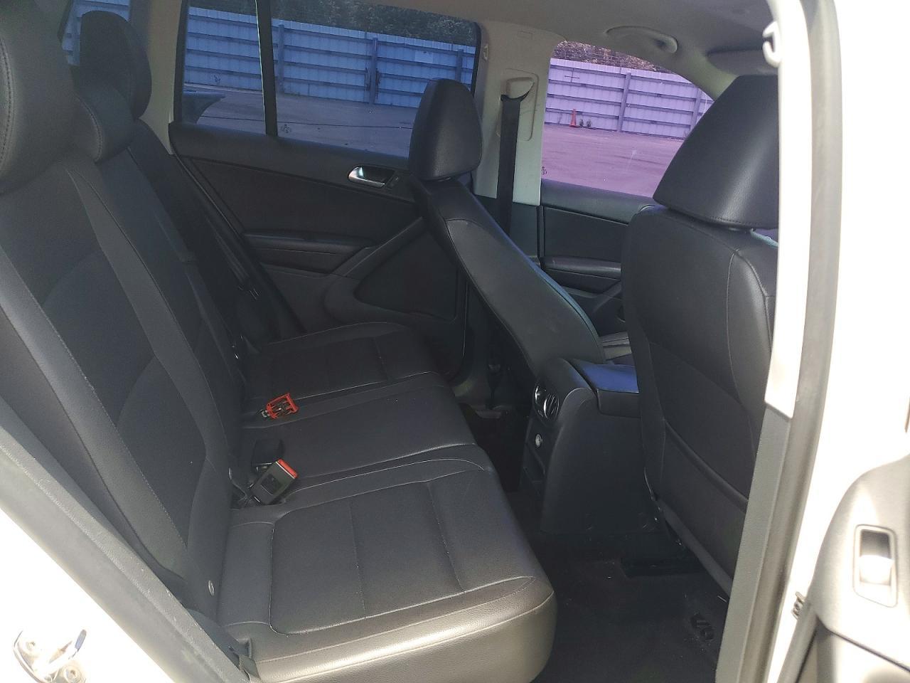 2013 Volkswagen Tiguan S - zdjęcie 11