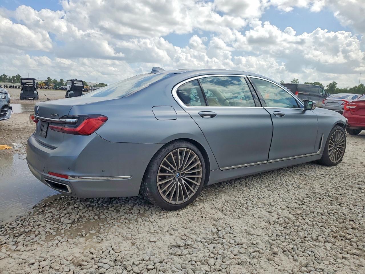 2022 BMW 750 Xi - zdjęcie 3