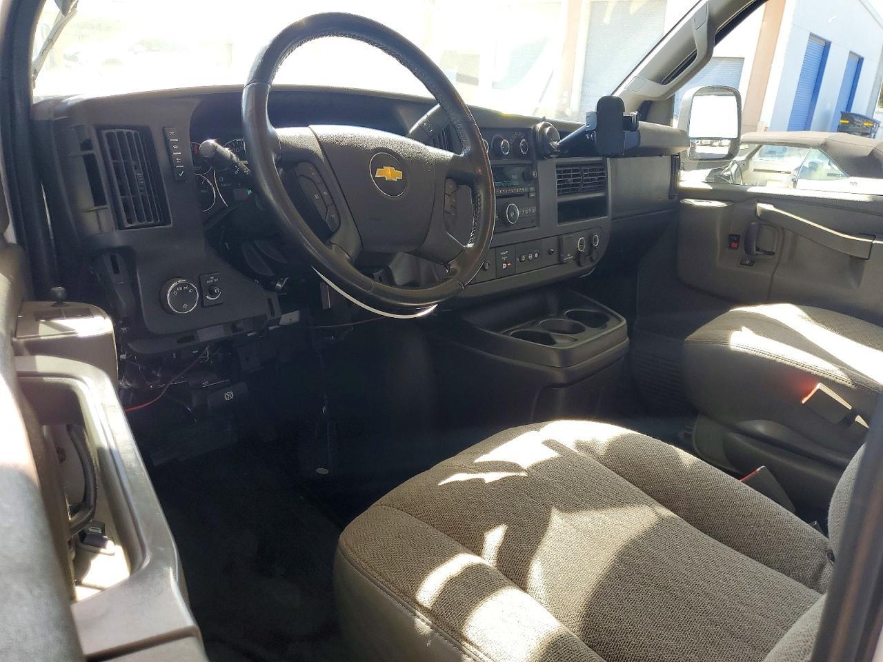 2021 Chevrolet Express G2500 - zdjęcie 8