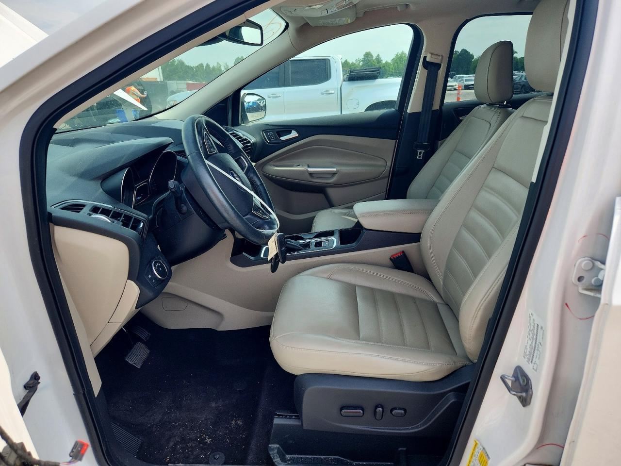 2019 Ford Escape 4D - zdjęcie 7