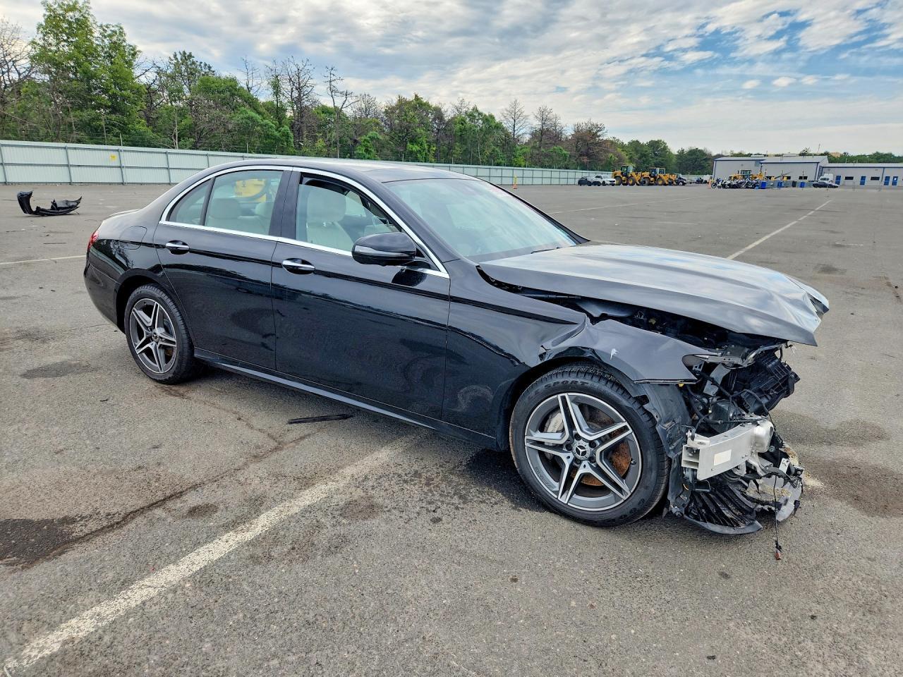 2022 Mercedes-Benz E 350 4Matic - zdjęcie 4