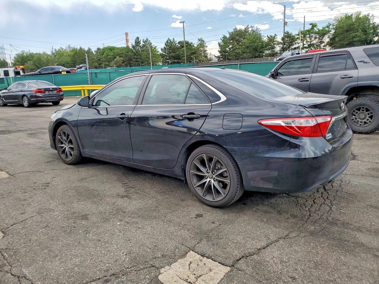 2016 Toyota Camry Xse - zdjęcie 2