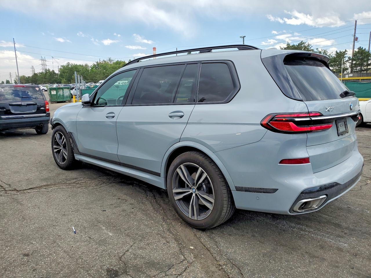2023 BMW X7 xDrive40I - zdjęcie 2