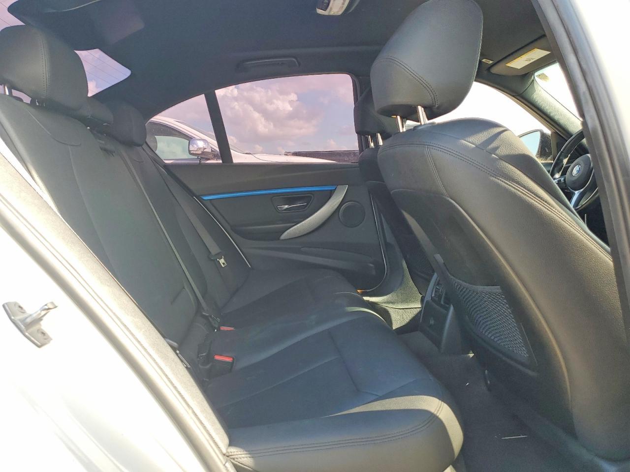 2017 BMW 330 I - zdjęcie 10