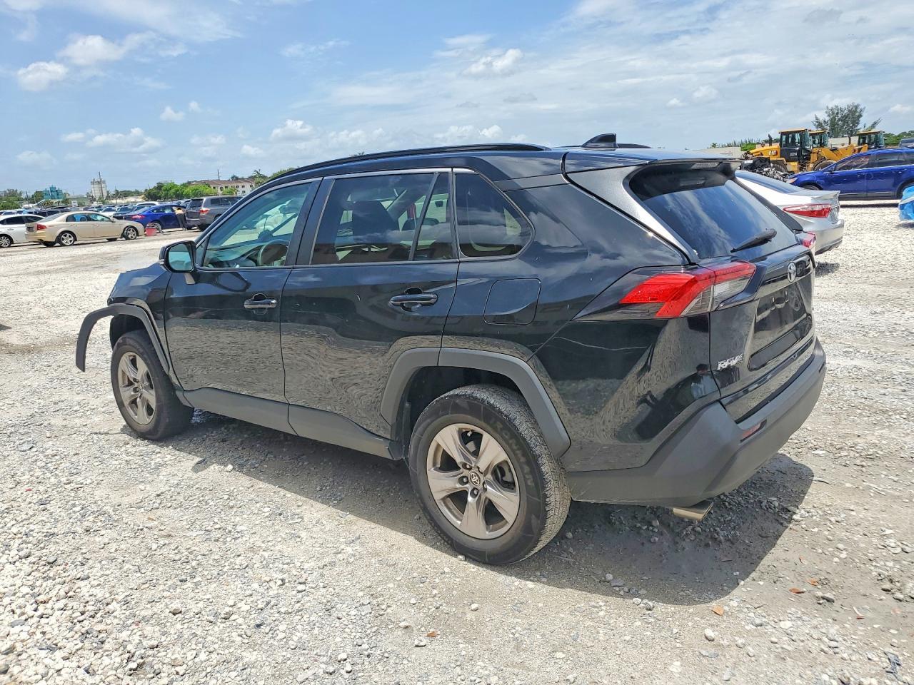 2022 Toyota Rav4 Xle - zdjęcie 2