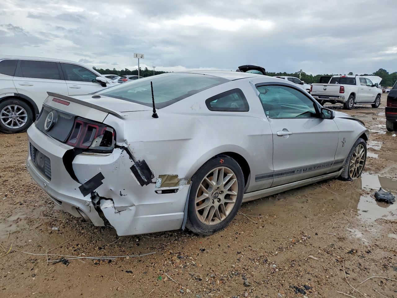 2013 Ford Mustang - zdjęcie 3