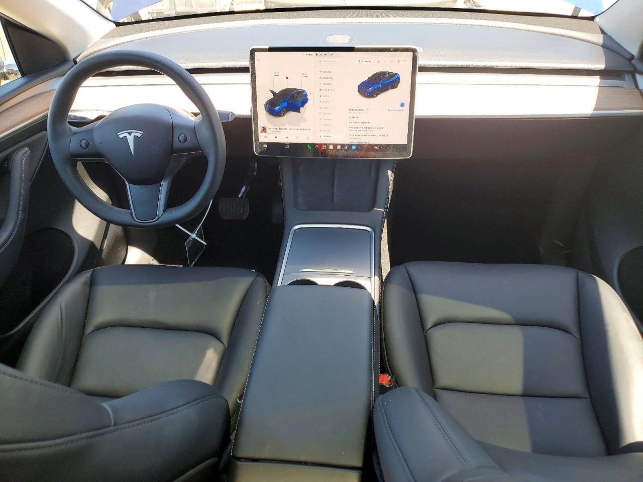2025 Tesla Model Y - zdjęcie 8