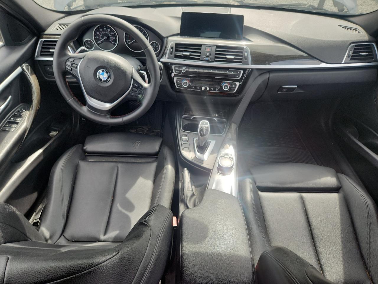 2017 BMW 330 Xi - zdjęcie 8