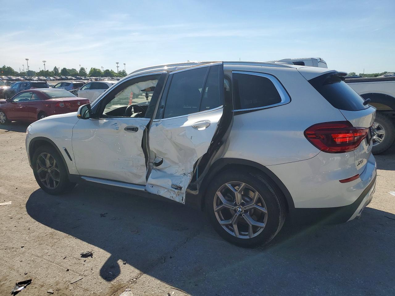 2021 BMW X3 xDrive30I - zdjęcie 2