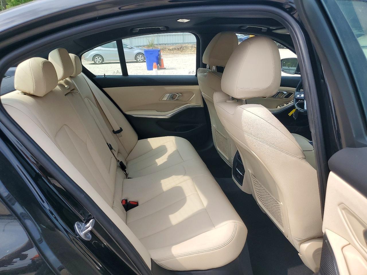 2021 BMW 330I - zdjęcie 10