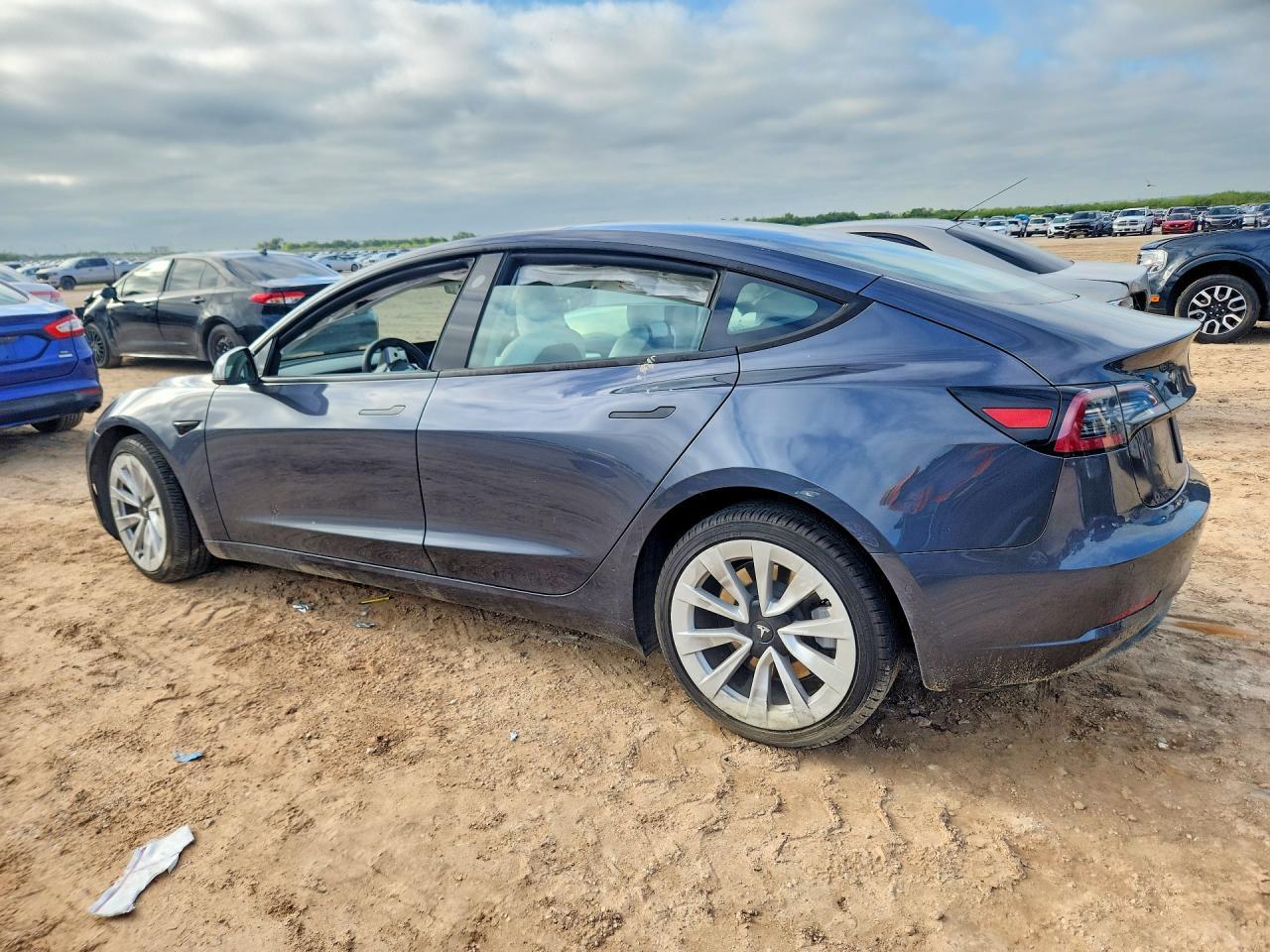 2021 Tesla Model 3 - zdjęcie 2