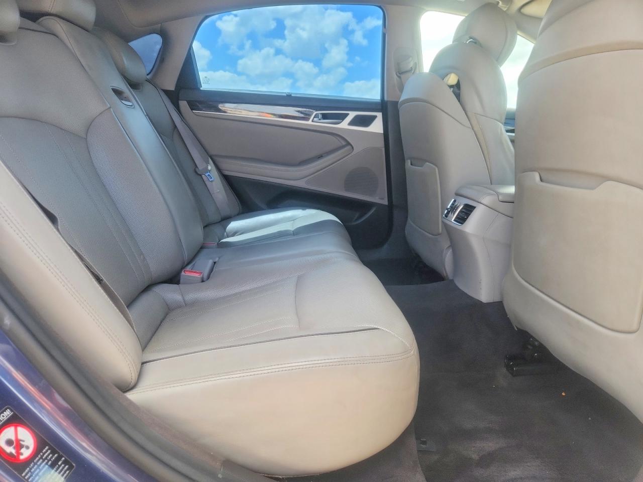 2015 Hyundai Genesis 3.8L - zdjęcie 10