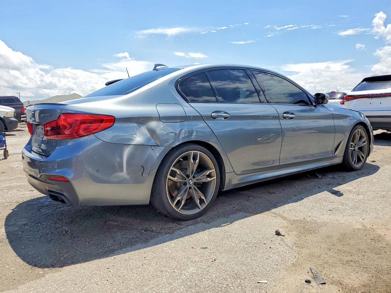 2018 BMW M550Xi - zdjęcie 3