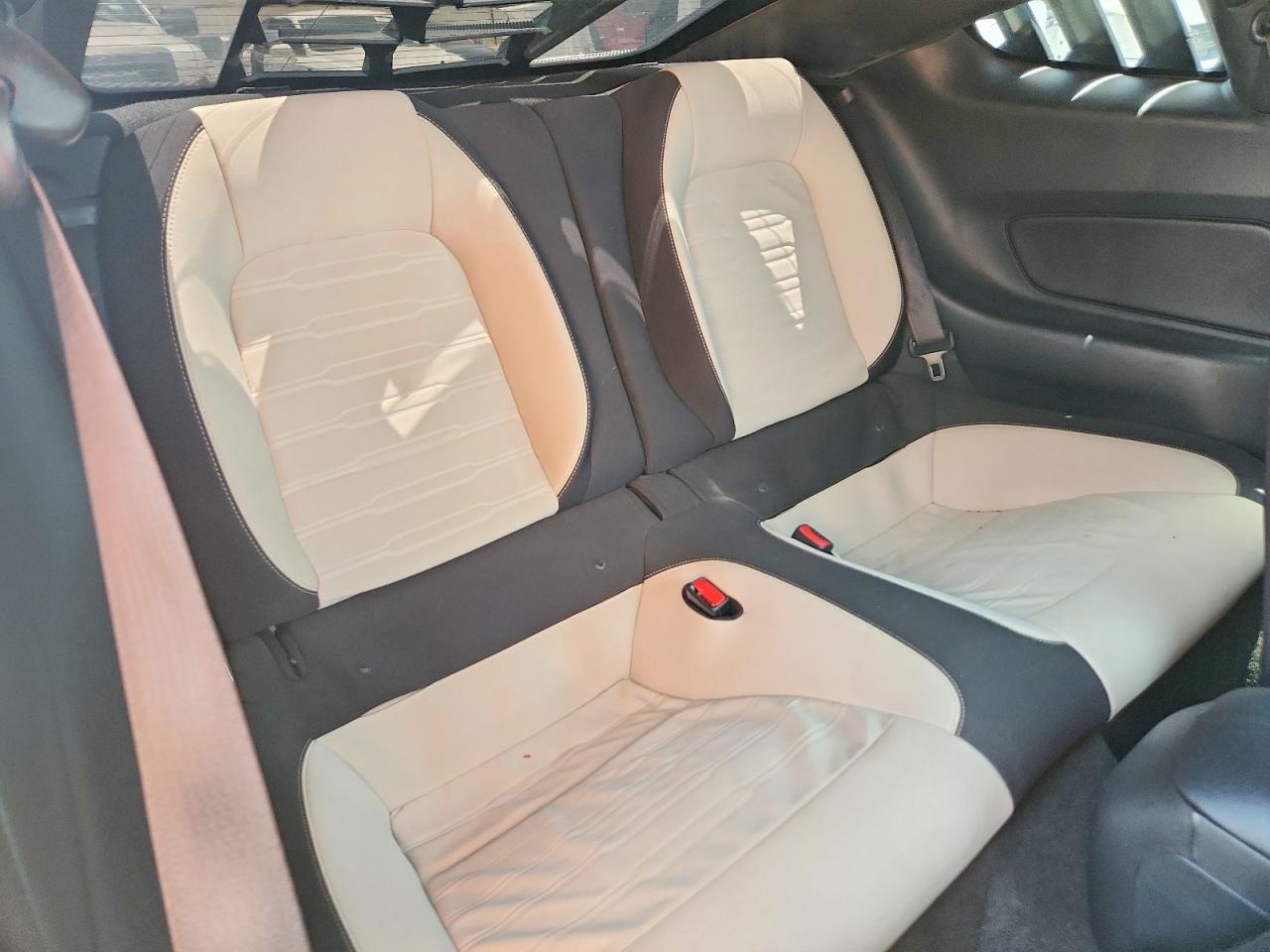 2015 Ford Mustang - zdjęcie 10