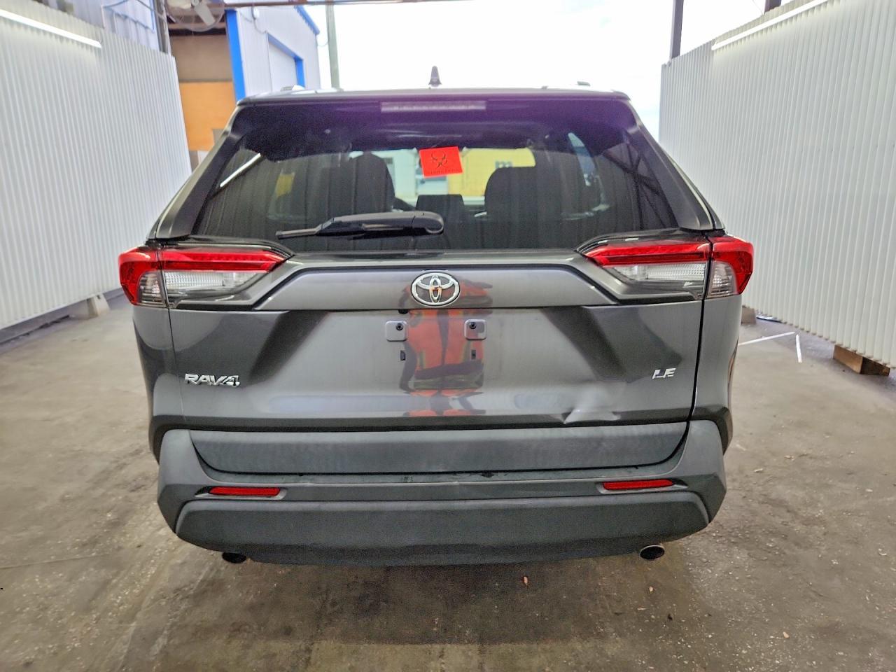 2020 Toyota Rav4 Le - zdjęcie 6