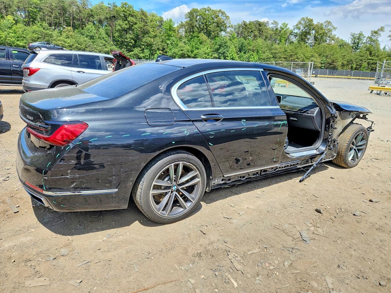 2020 BMW 750 Xi - zdjęcie 3