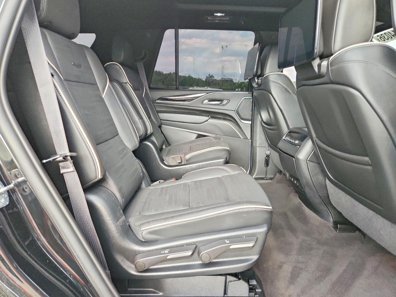 2023 Cadillac Escalade Sport - zdjęcie 11