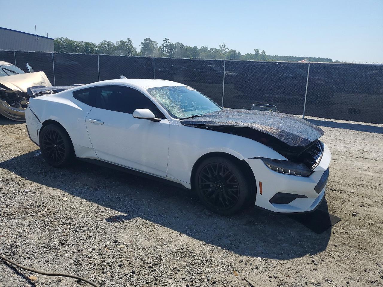 2024 Ford Mustang - zdjęcie 4