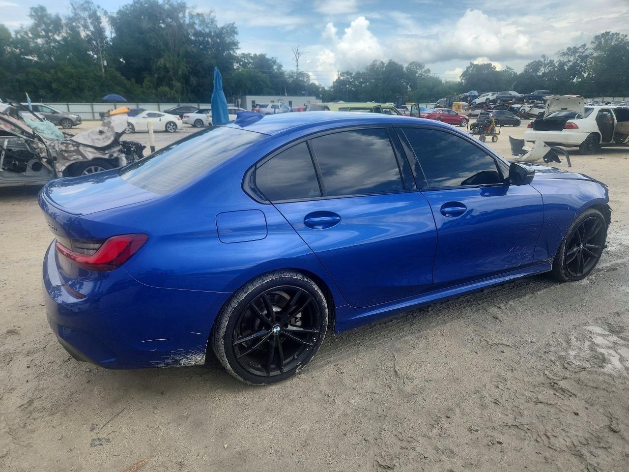 2022 BMW Seria 3 330i - zdjęcie 3
