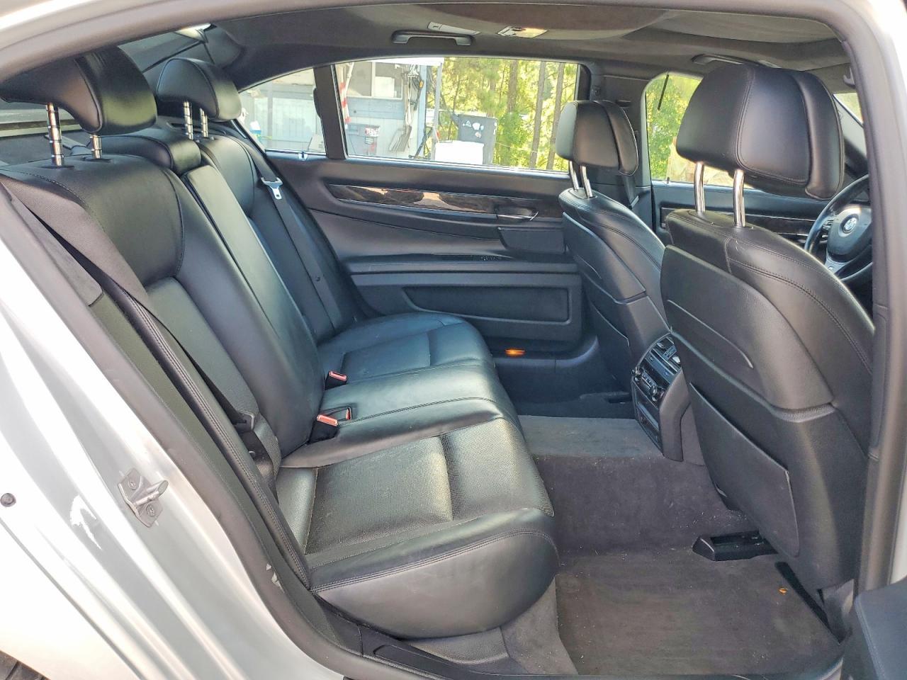 2014 BMW 750 Li - zdjęcie 10