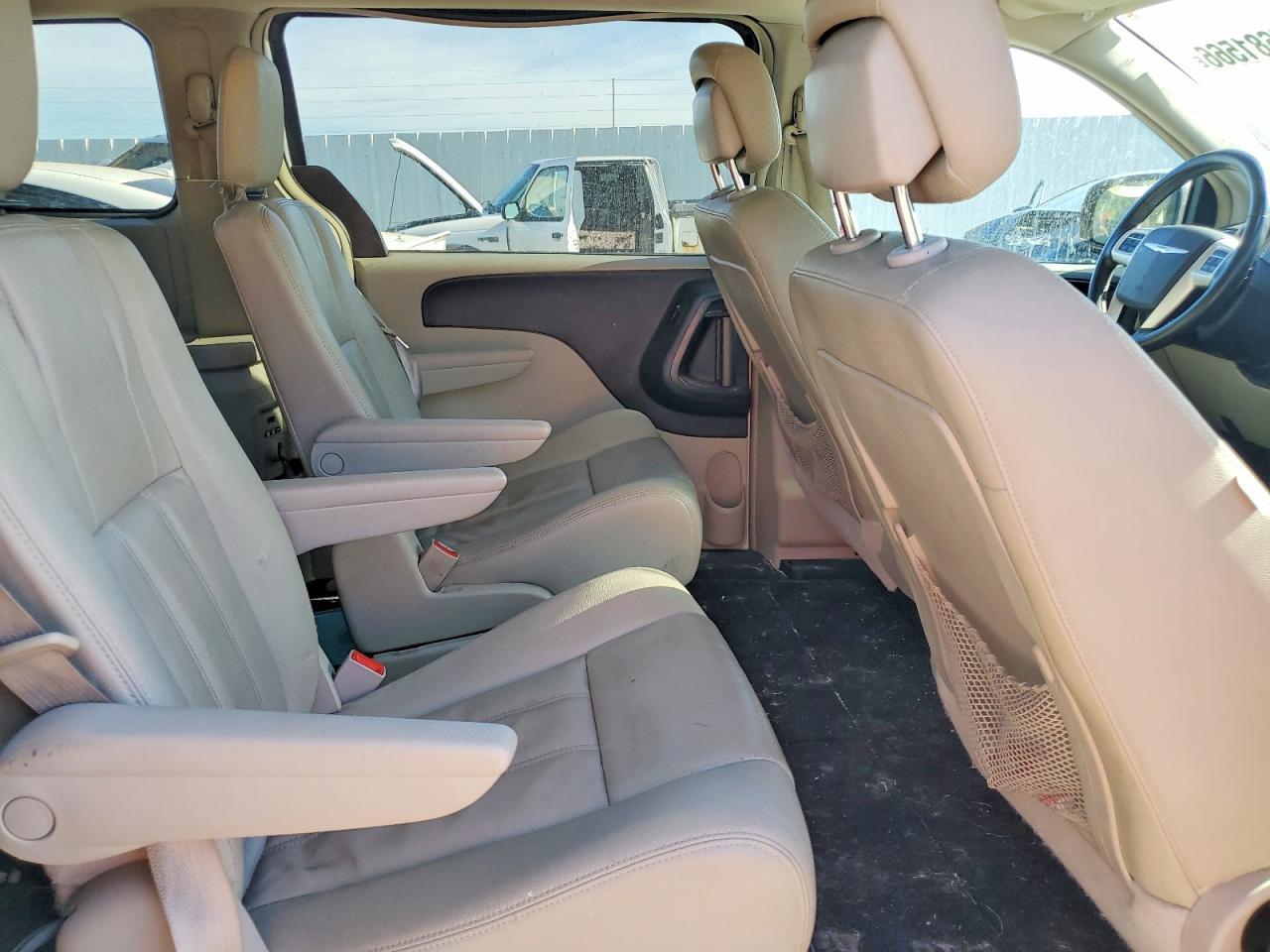 2015 Chrysler Town & Country Touring - zdjęcie 11