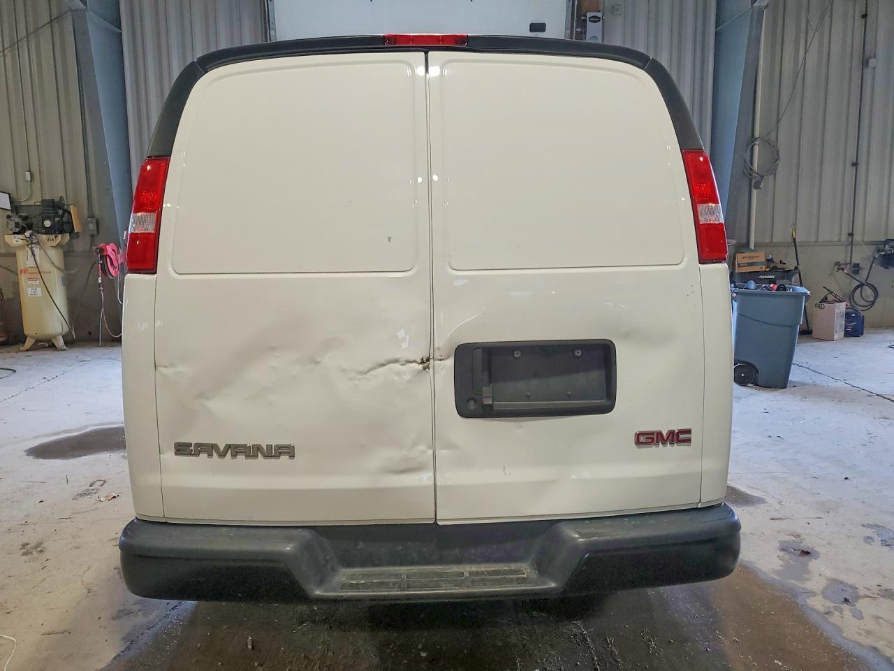 2023 GMC Savana G2500 - zdjęcie 6