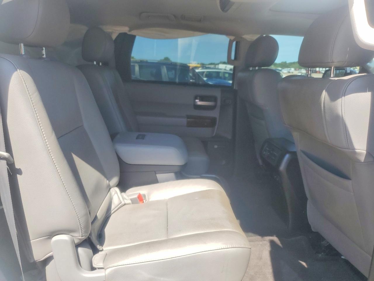 2013 Toyota Sequoia Platinum - zdjęcie 11