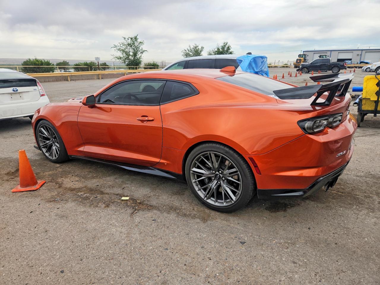 2022 Chevrolet Camaro Zl1 - zdjęcie 2