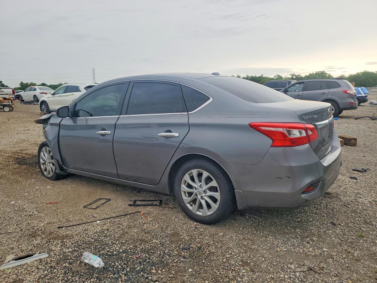 2018 Nissan Sentra Sv - zdjęcie 2