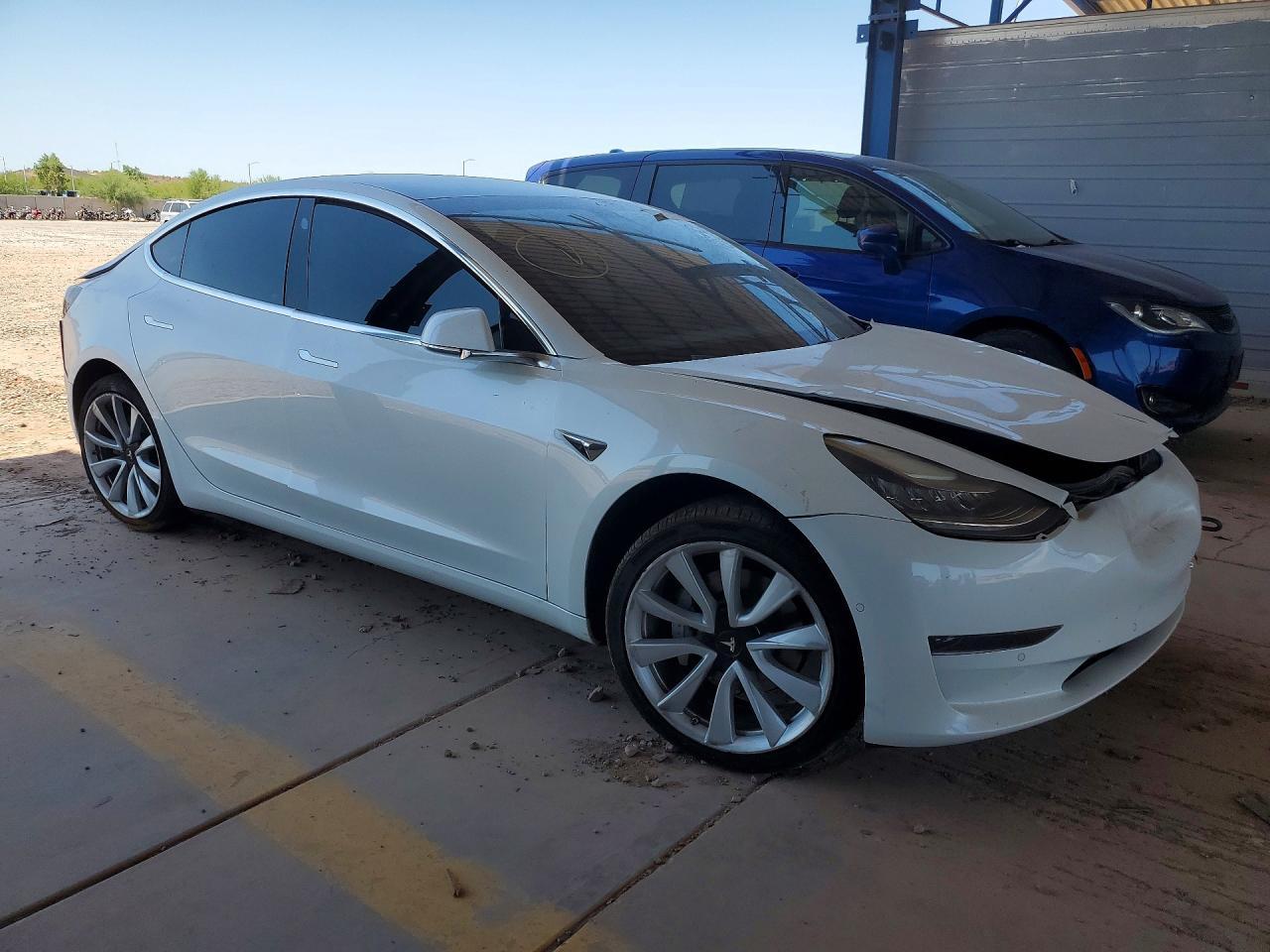 2019 Tesla Model 3 - zdjęcie 4