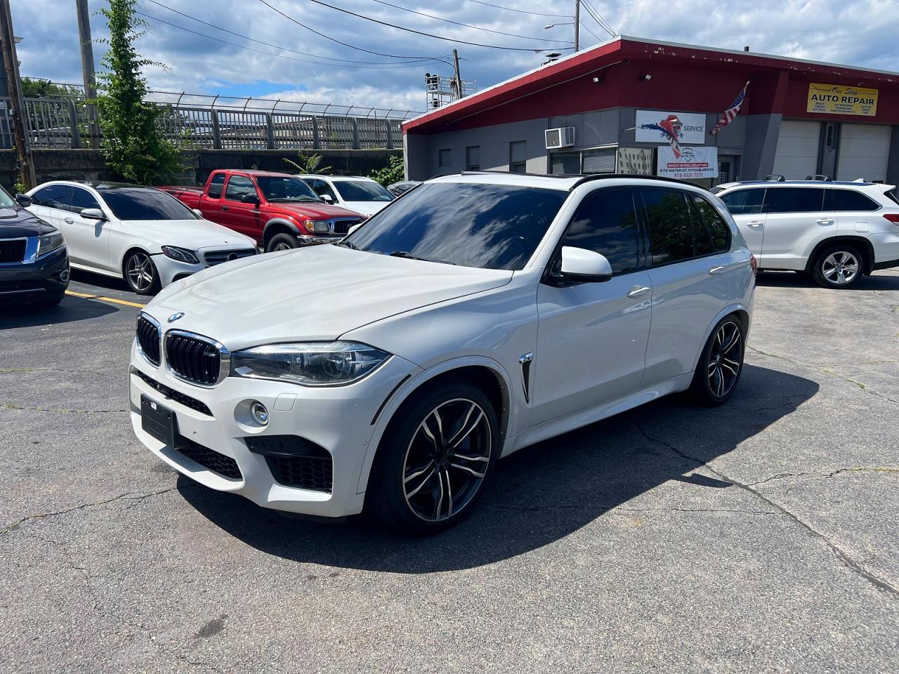 2016 BMW X5 M - zdjęcie główne