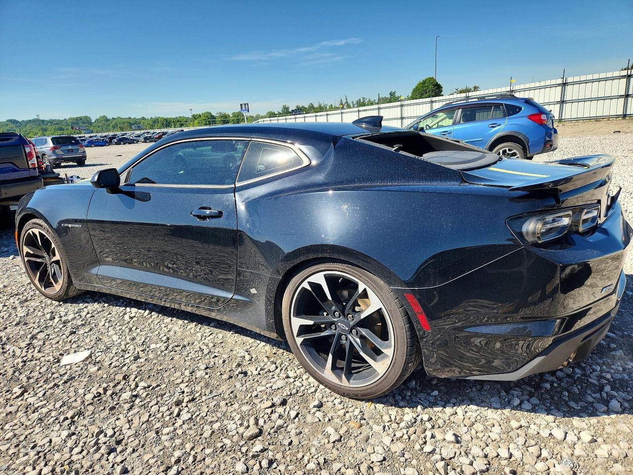 2021 Chevrolet Camaro Lt - zdjęcie 2