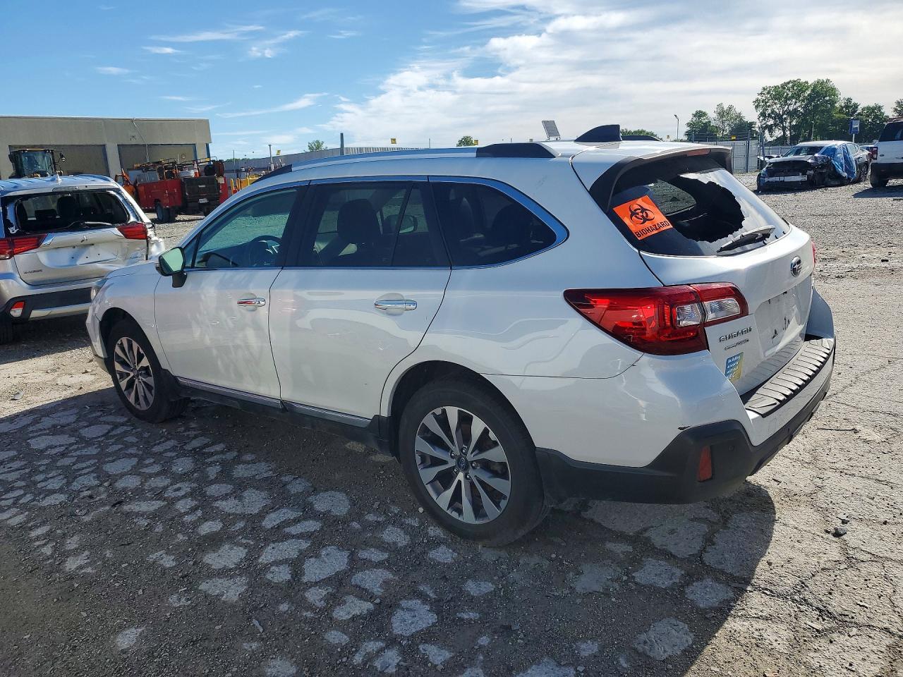 2018 Subaru Outback Touring - zdjęcie 2