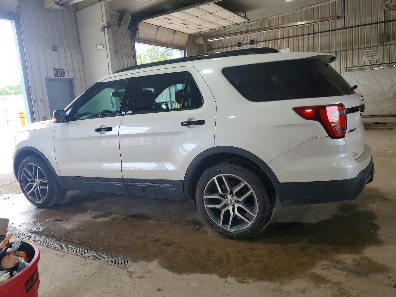 2017 Ford Explorer Sport - zdjęcie 2