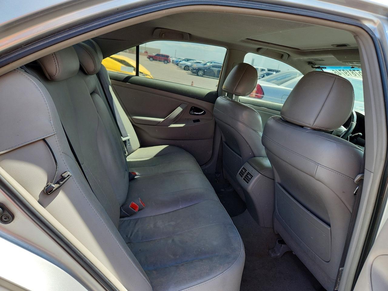 2018 Toyota Camry Hybrid - zdjęcie 10