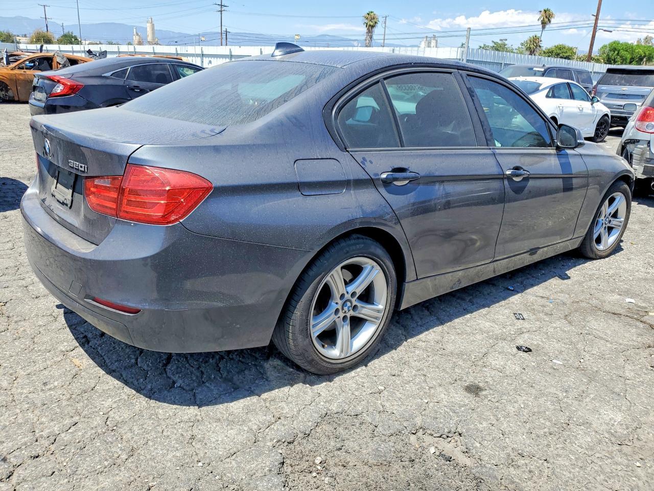 2013 BMW 320 I - zdjęcie 3