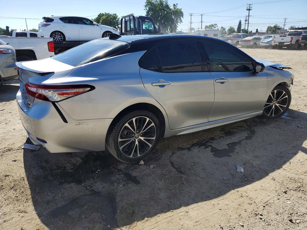 2019 Toyota Camry Xse - zdjęcie 3