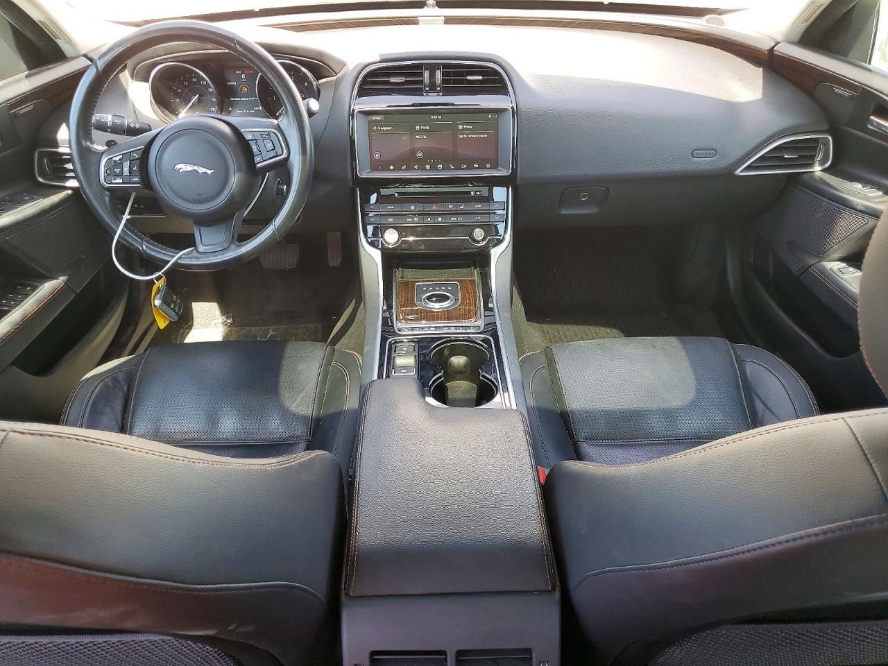 2017 Jaguar Xe Prestige - zdjęcie 8