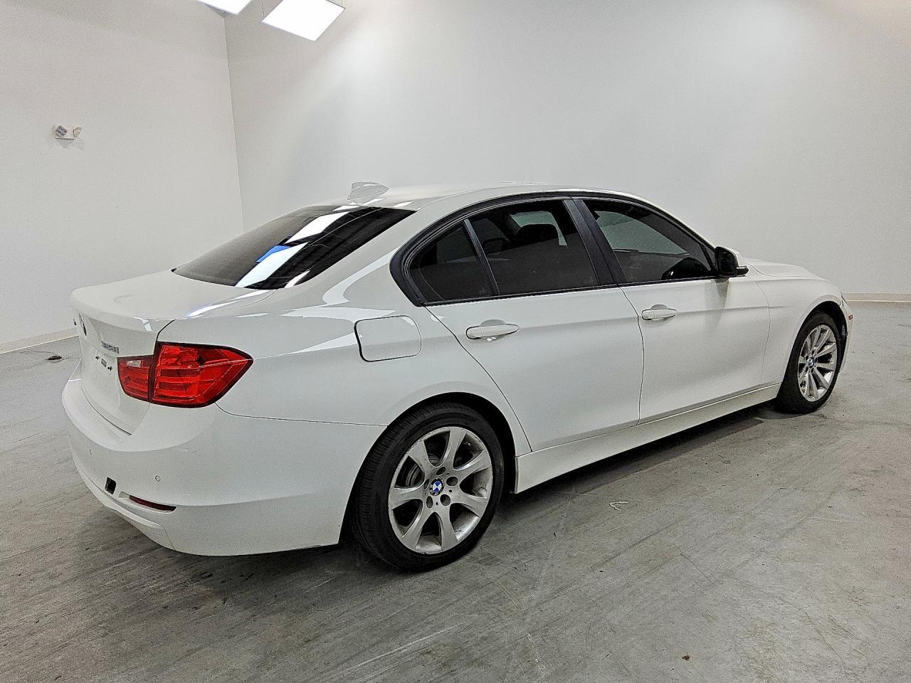 2015 BMW Seria 3 328i - zdjęcie 3