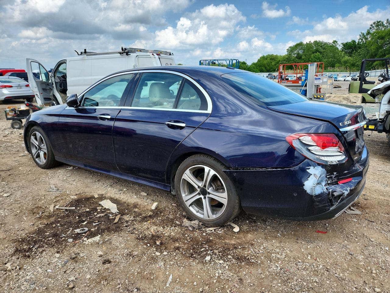 2017 Mercedes-Benz E 300 4Matic - zdjęcie 3